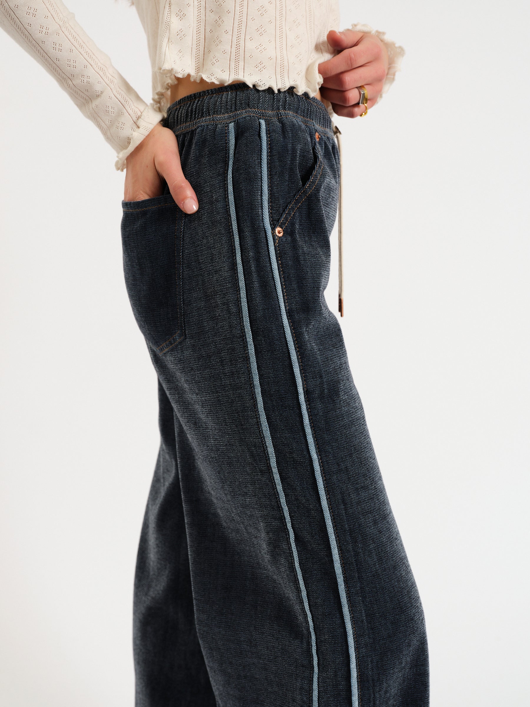 The Cozy Jean Wide Leg Pull On in Sky Whisper – Daze Denim