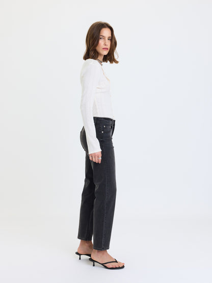 Rebel Mid Rise Slim Straight in Motion