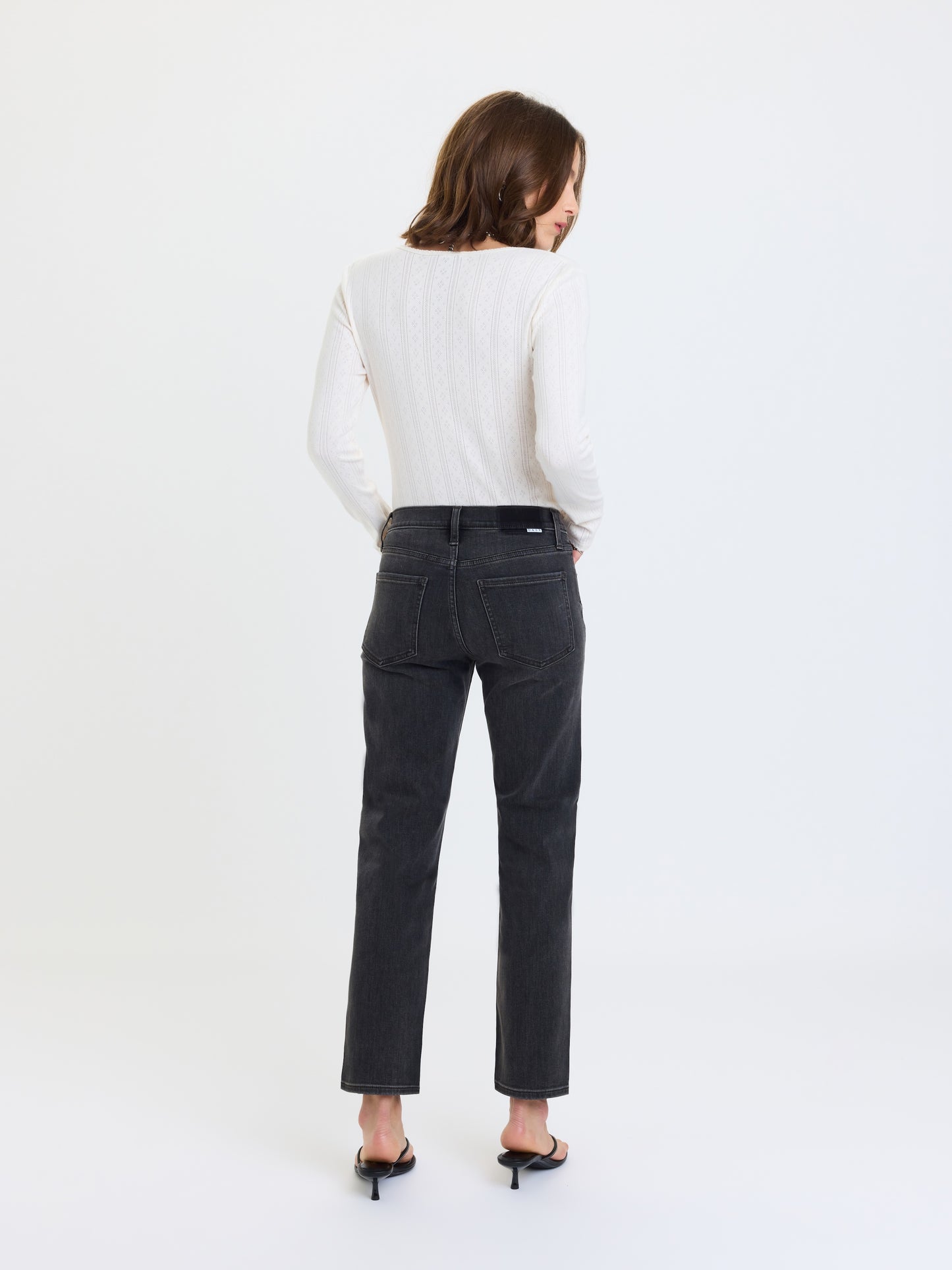 Rebel Mid Rise Slim Straight in Motion