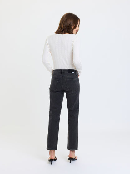 Rebel Mid Rise Slim Straight in Motion