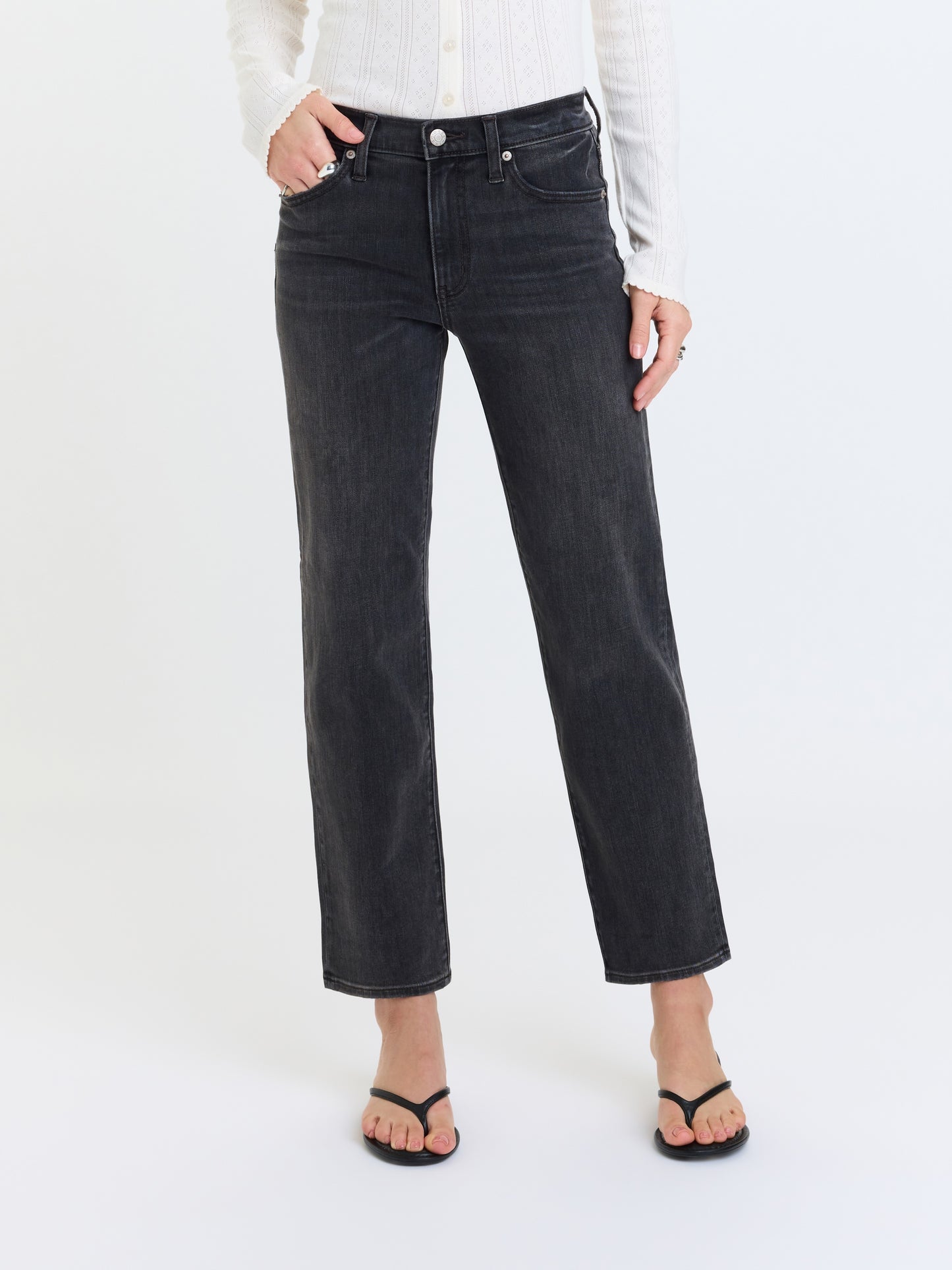 Rebel Mid Rise Slim Straight in Motion