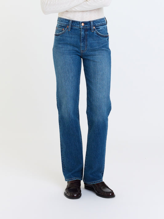 Rebel Mid Rise Slim Straight in Surge