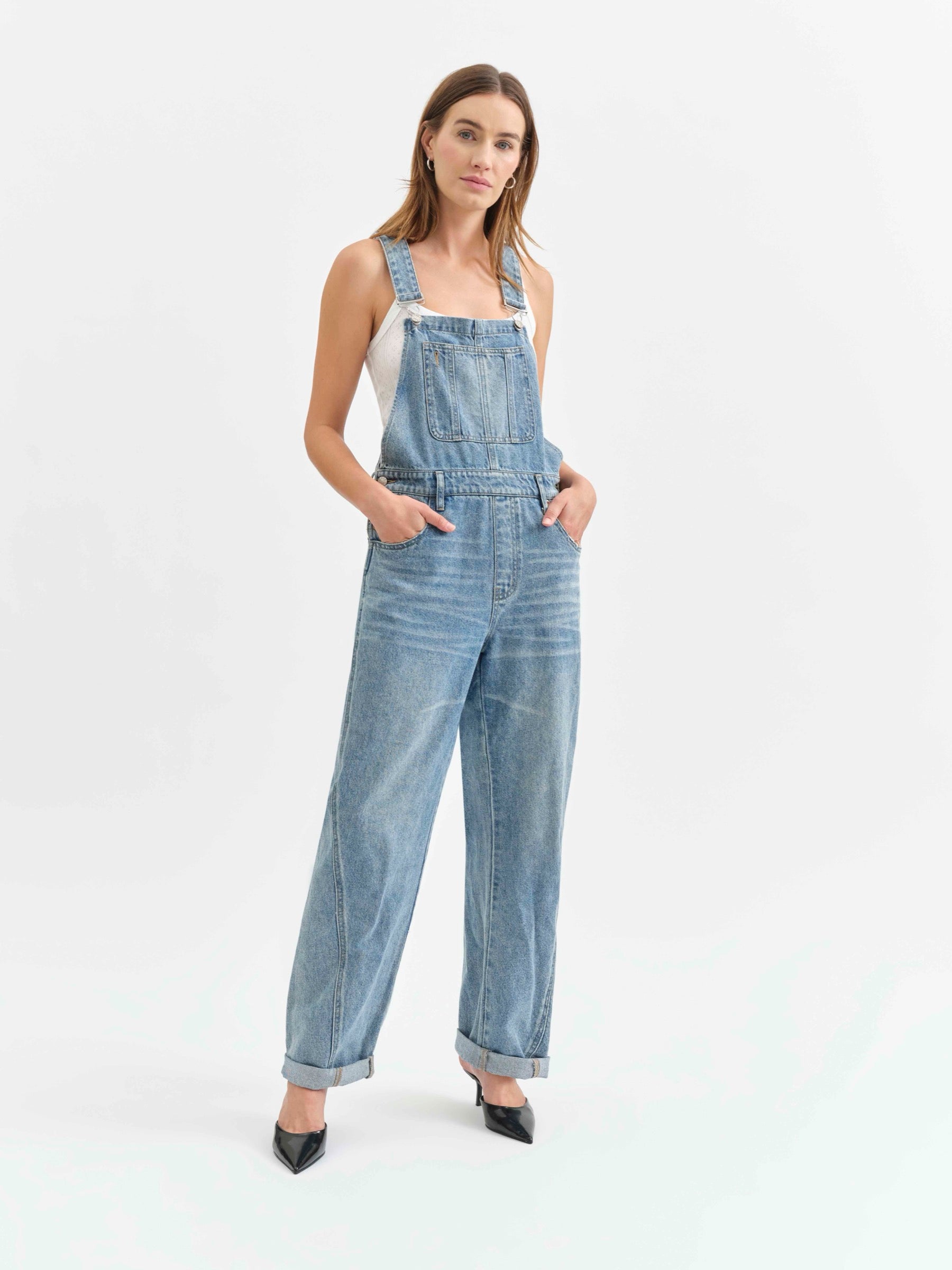 Canyon Barrel Leg Overalls in Plot Twist – Daze Denim Canyon Barrel Leg Overalls in Plot Twist – Daze Denim