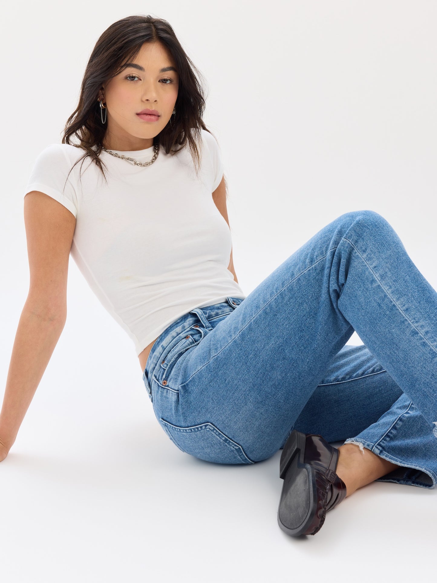 Rebel Mid Rise Slim Straight in Real Deal