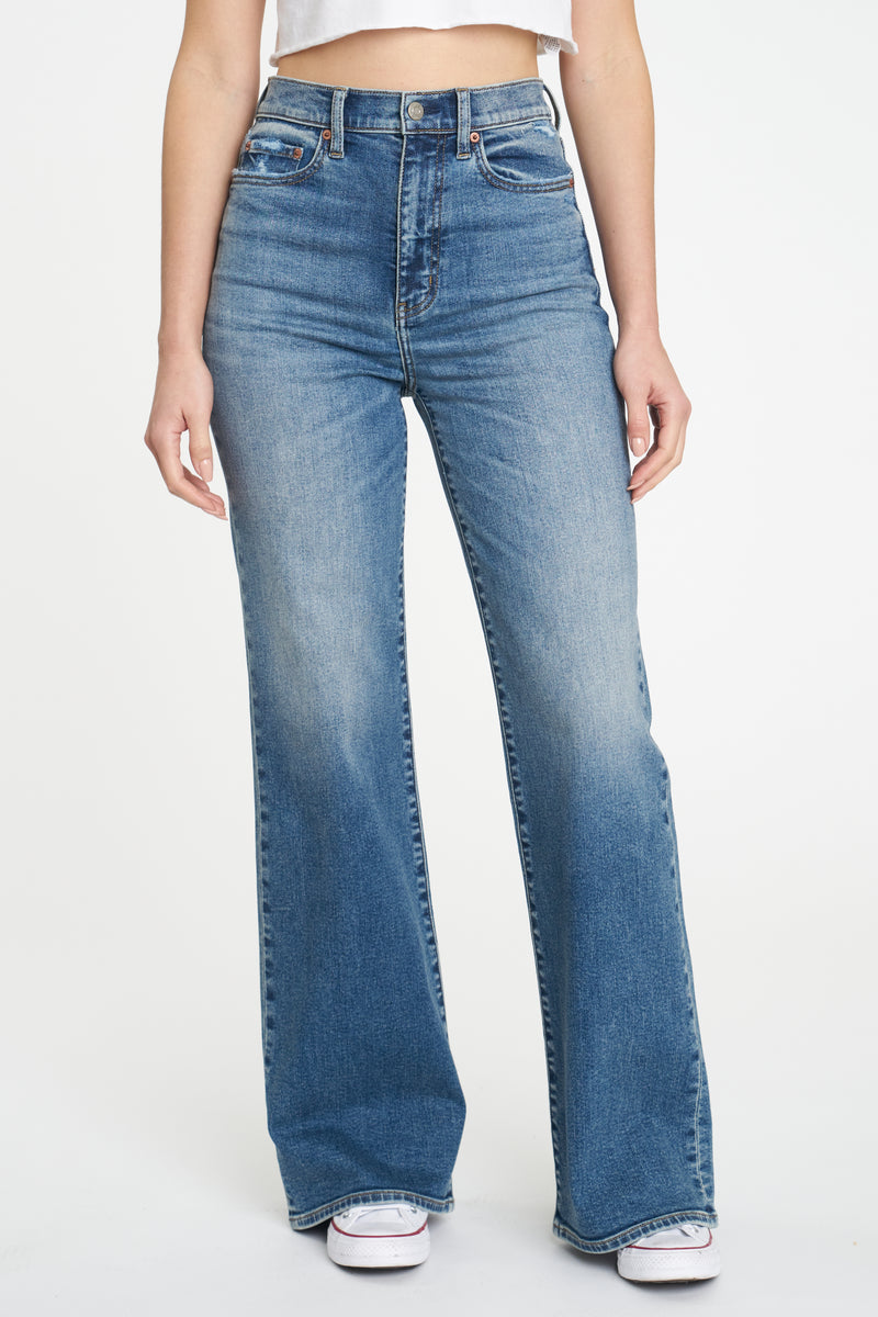 Far Out in Oui – Daze Denim