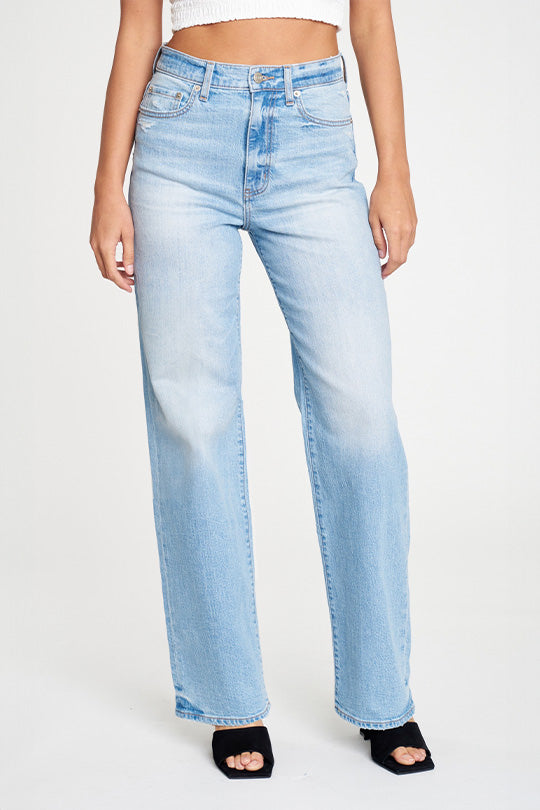 The Off Duty High Rise 90s Jean in Dew Drop